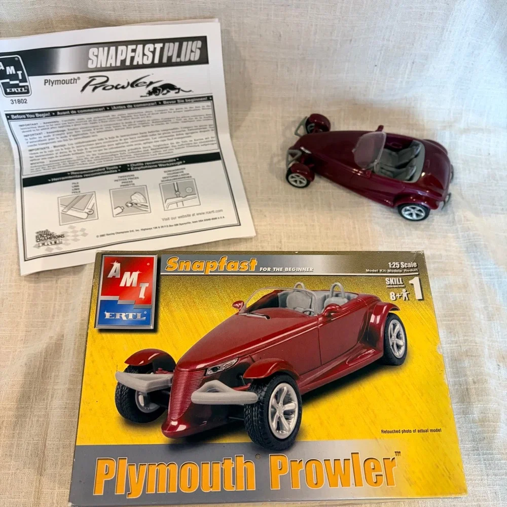 AMT Ertl Plymouth Prowler Snapfast Plus 1:25 Scale Model Kit 31802 Maroon Red
